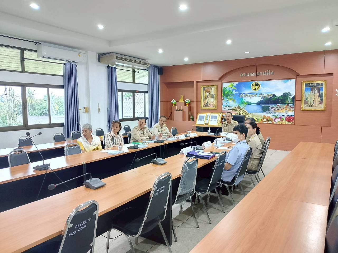 สพอ.เขาสมิง เข้าร่วมประชุมคัดเลือก “1 หมู่บ้าน 1 ธนาคารขยะ” ต้นแบบระดับจังหวัด ปี 2568